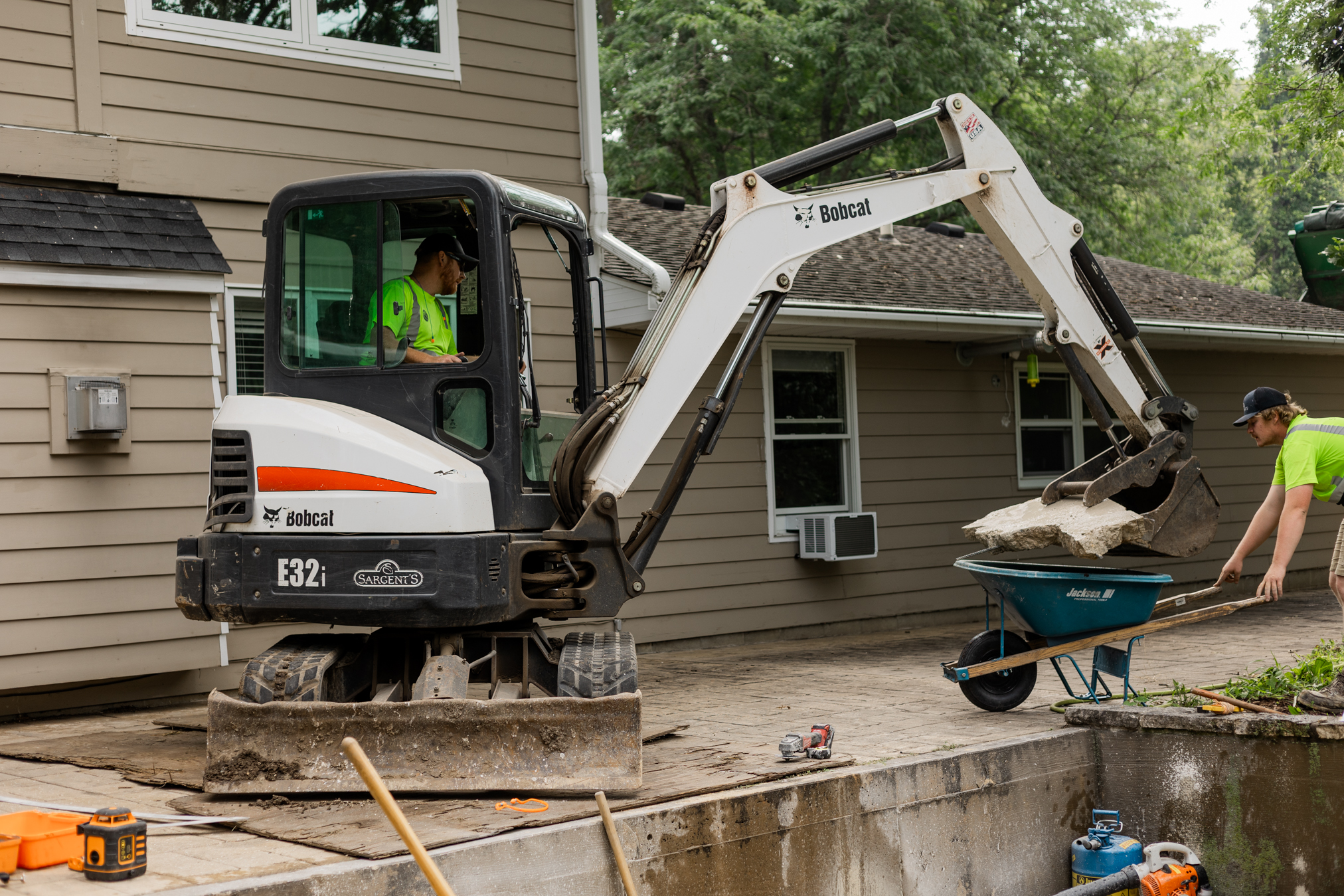 Landscaping Rigs Powering Beautiful Landscapes: How Our Equipment Makes the Difference